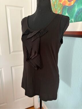 Ann Taylor black sleeveless tank top with a pleated ruffle accent - Medium